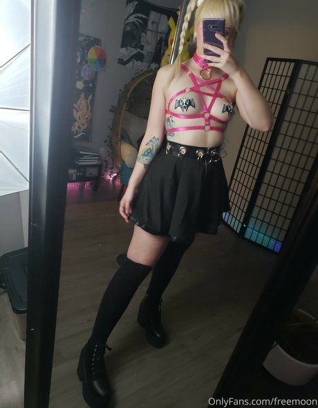 Naken läckt OnlyFans-bild av Moonirl