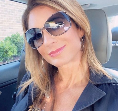 Naken läckt OnlyFans-bild av Hotwife Kim