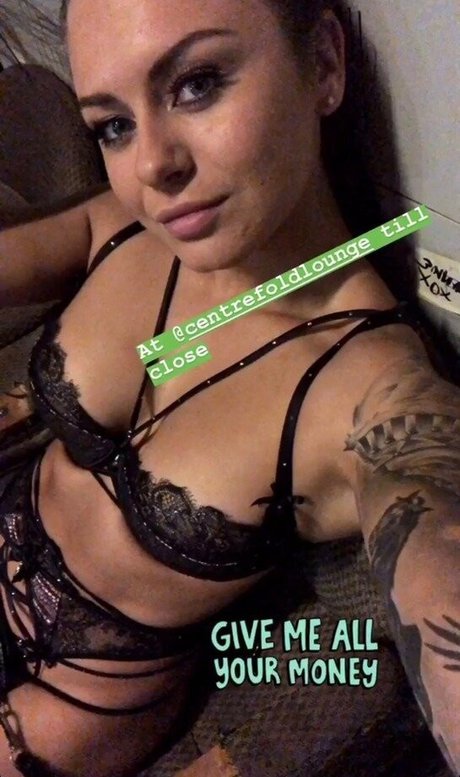 Naken lekkede OnlyFans-bilde av Paige Mills