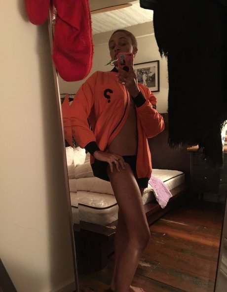 Alasti lekkinud OnlyFans-i pilt Adwoa Aboah