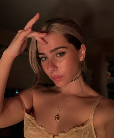 Naken läckt OnlyFans-bild av Hellraiserbonnie