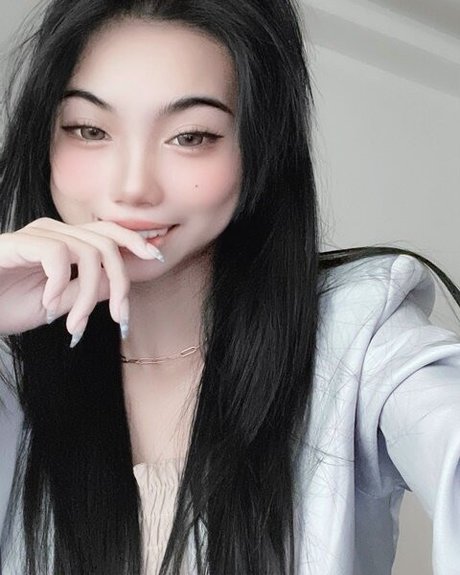 Nøgent lækket OnlyFans-billede af Akari