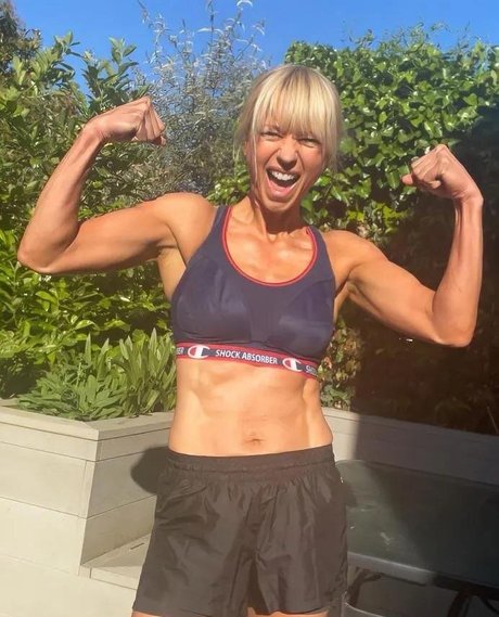 Naken läckt OnlyFans-bild av Sara Cox