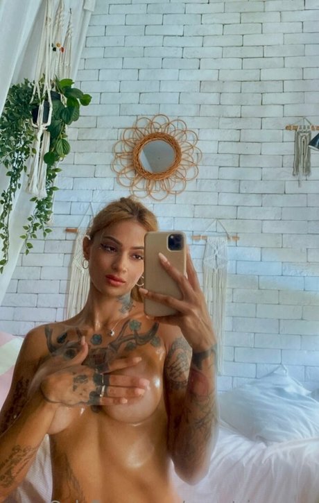 Alasti lekkinud OnlyFans-i pilt Xxpetrinaann
