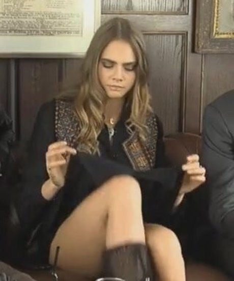 Naken lekkede OnlyFans-bilde av Cara Delevingne