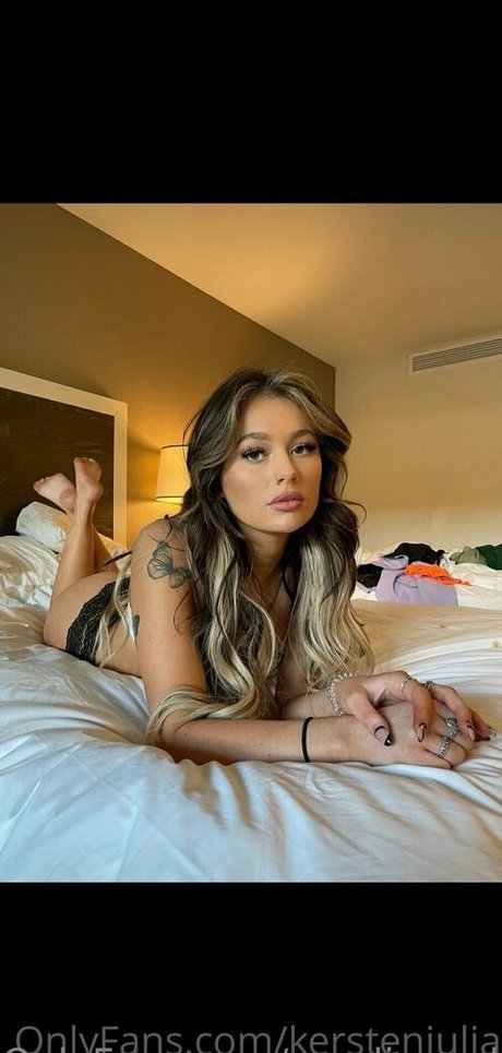 Alaston vuotanut OnlyFans-kuva Carolinecolston