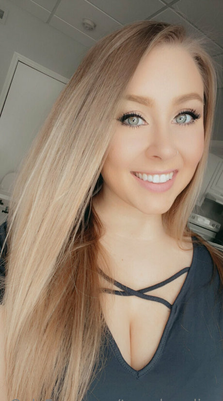 Naakte gelekte OnlyFans-foto van Teambonding
