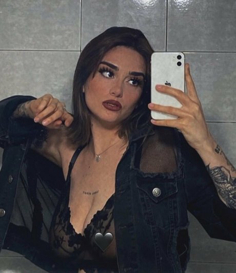 Naken läckt OnlyFans-bild av Delfi Peralta