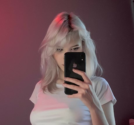 Naken läckt OnlyFans-bild av Etogabi