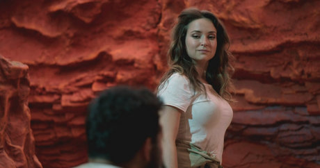 Milana Vayntrub