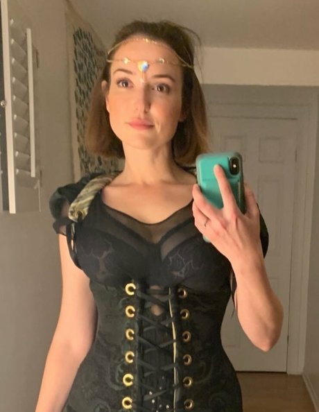 Milana Vayntrub