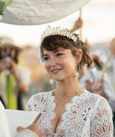 Milana Vayntrub