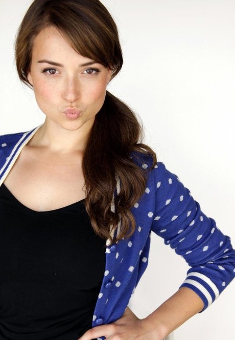 Milana Vayntrub