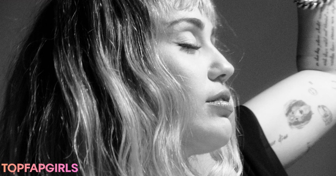 Nahá fotka uniklých OnlyFans od Miley Cyrus #1996