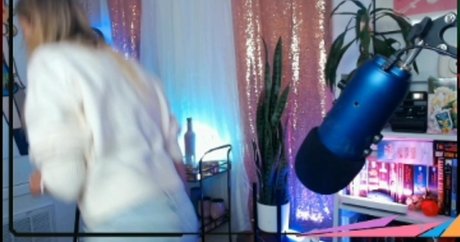 Naken läckt OnlyFans-bild av Maude Garrett