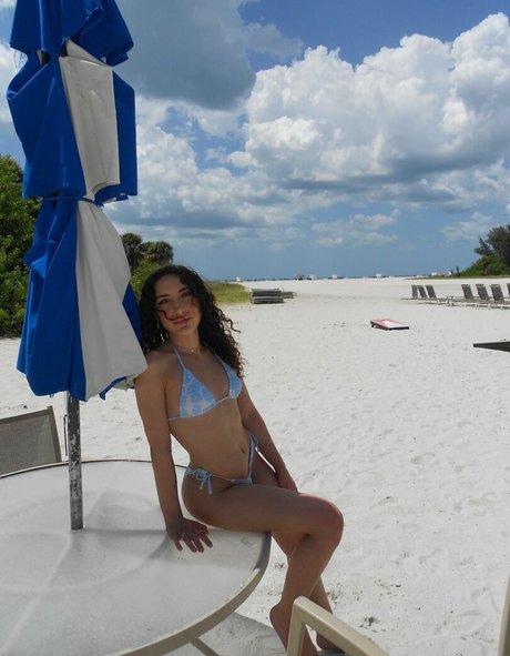 Nahá fotka uniklých OnlyFans od Nadia Amine