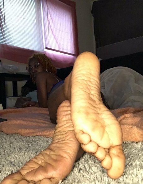 Littleebonyfeet  nude leaked OnlyFans photo