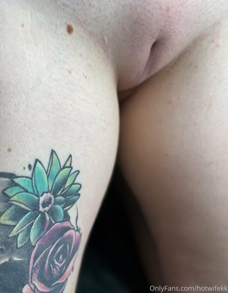 Hotwifekk