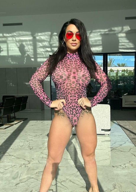 Courtneytillia