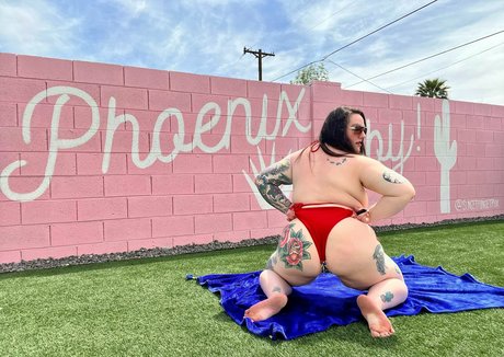 Naughtynyxiefree OnlyFans
