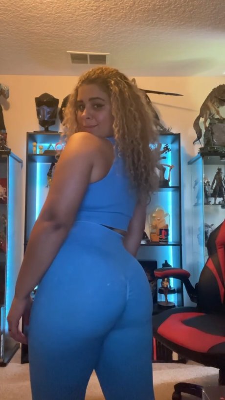 Nahá fotka uniklých OnlyFans od Justyeliz