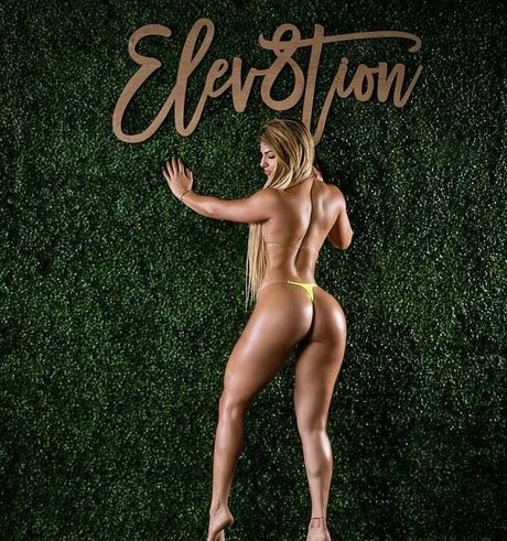 Naakte gelekte OnlyFans-foto van Claudia Mustelier