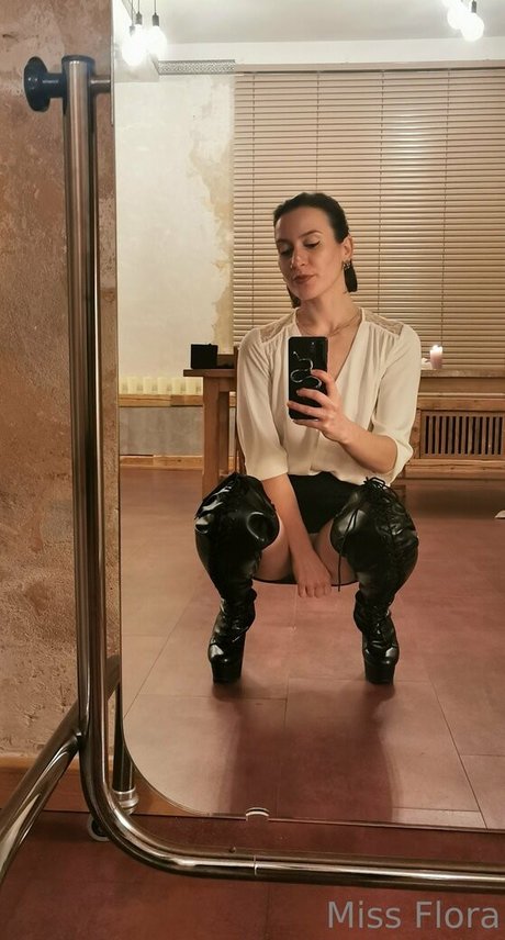 Miss Flora Femdom