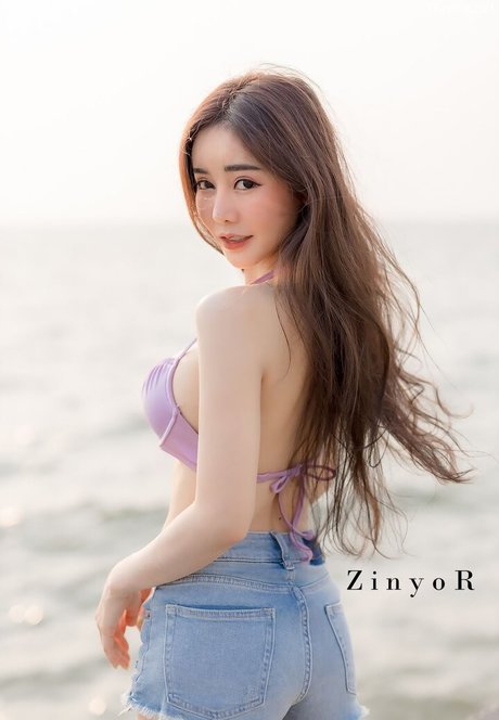 Naken lekkede OnlyFans-bilde av Jirarat Chananto
