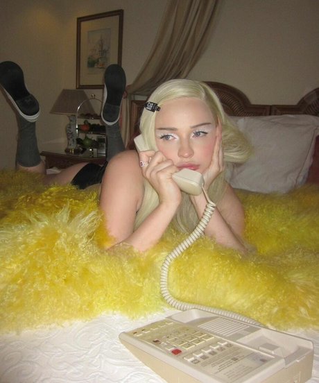 Nahá fotka uniklých OnlyFans od Kim Petras