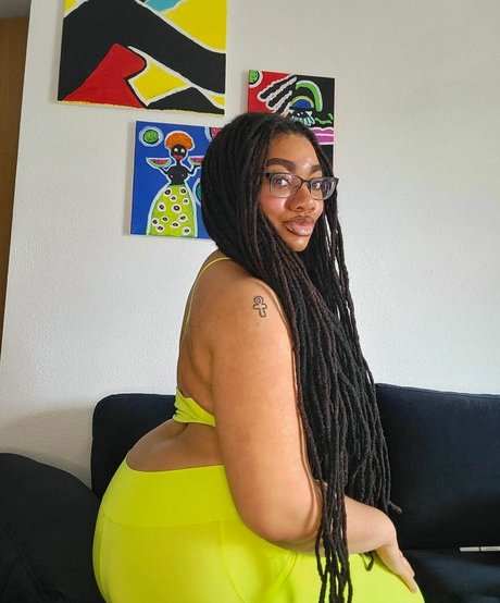 Alaston vuotanut OnlyFans-kuva Locked Honey Princess