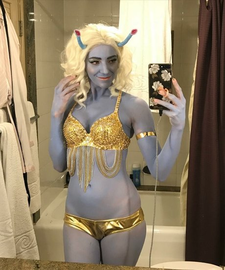 Naken läckt OnlyFans-bild av Desert Rose Cosplay