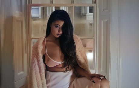 Nahá fotka uniklých OnlyFans od Renee Monaco