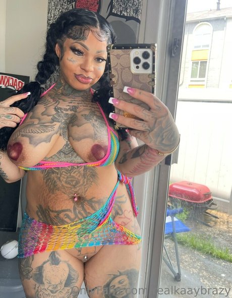 Naken lekkede OnlyFans-bilde av Realkaaybrazy