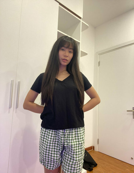 Naakte gelekte OnlyFans-foto van Valeriebabi