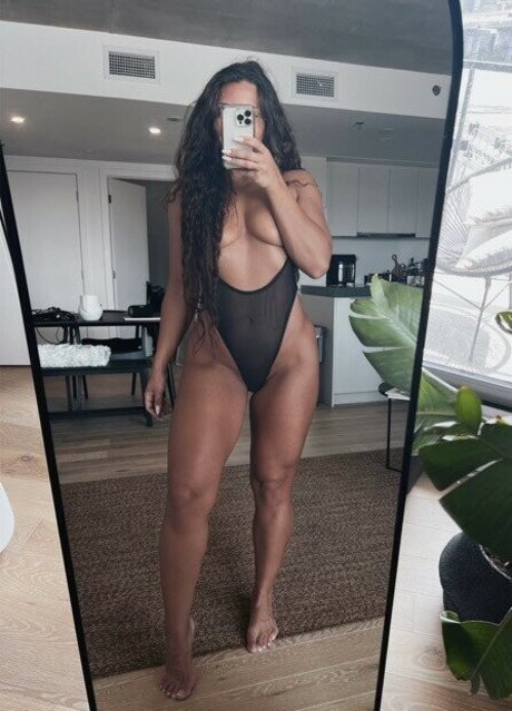 Naken läckt OnlyFans-bild av Raphaelle Bardot