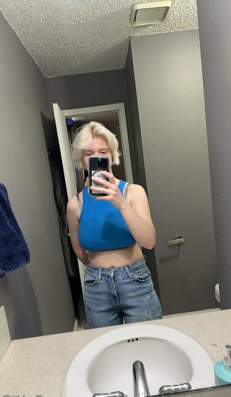 Naken läckt OnlyFans-bild av Midnightsky80085