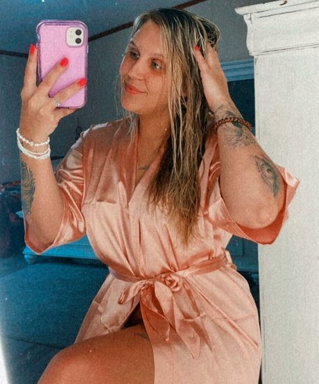Hotblondie95