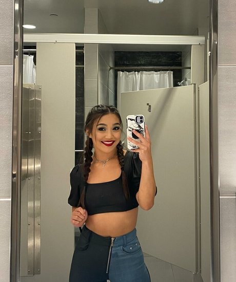 Naken lekkede OnlyFans-bilde av Roxanne Perez