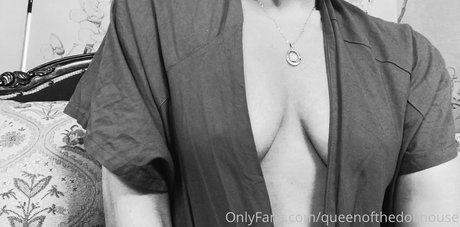 Queenofthedollhouse