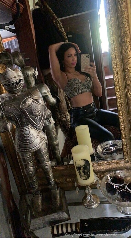 Queenofthedollhouse