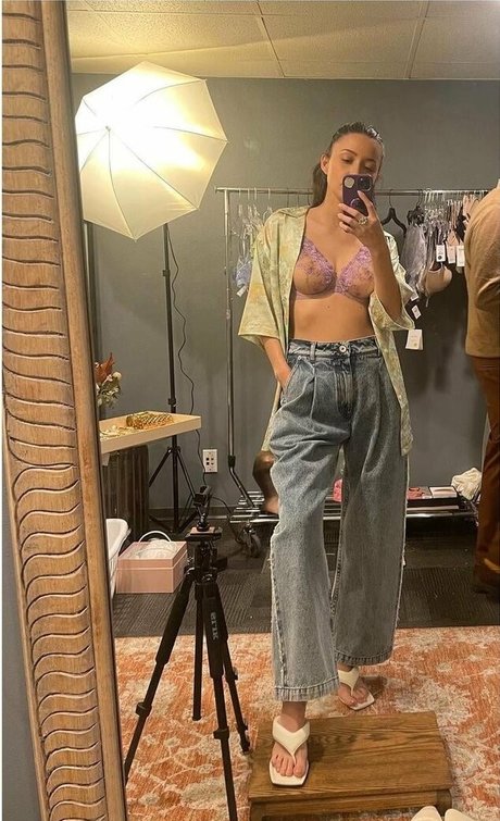 Alasti lekkinud OnlyFans-i pilt Christian Serratos