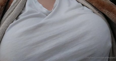 Naken läckt OnlyFans-bild av Sarahbustani