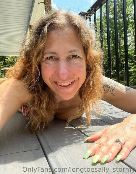 Nacktes geleaktes OnlyFans-Foto von Longtoesallystormy