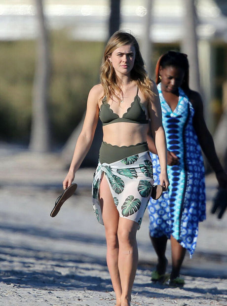 Foto desnuda filtrada de OnlyFans de Melissa Roxburgh