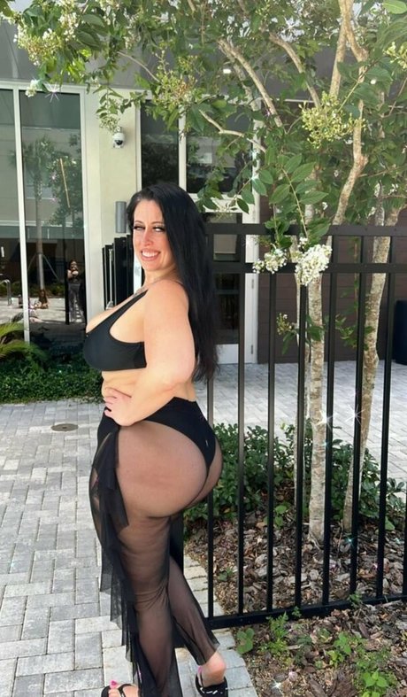 Naken läckt OnlyFans-bild av Thickitalianmami