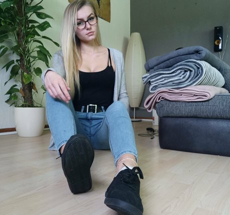 Emmyfeetandsocks OnlyFans泄露裸照