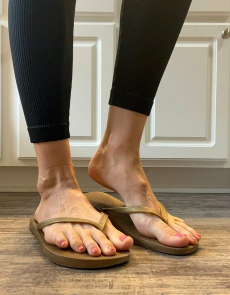 Prettyfeetandface