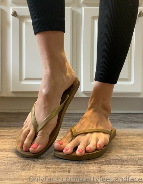 Prettyfeetandface