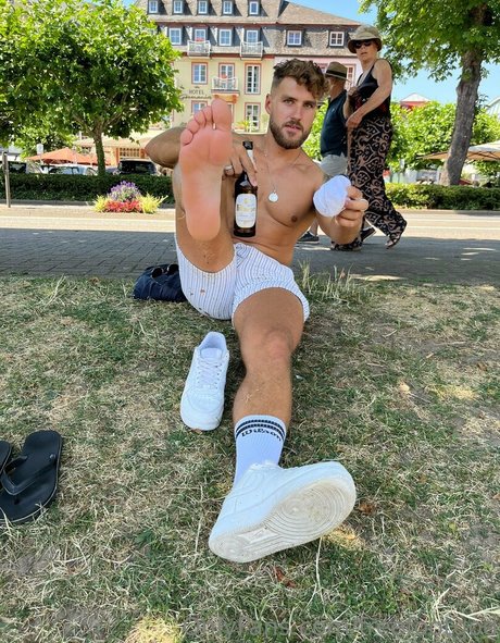 Freefootgod