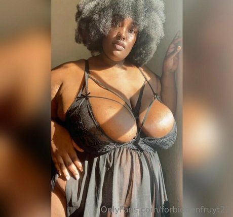 Обнаженная фотография утечки OnlyFans от Forbiddenfruyt23